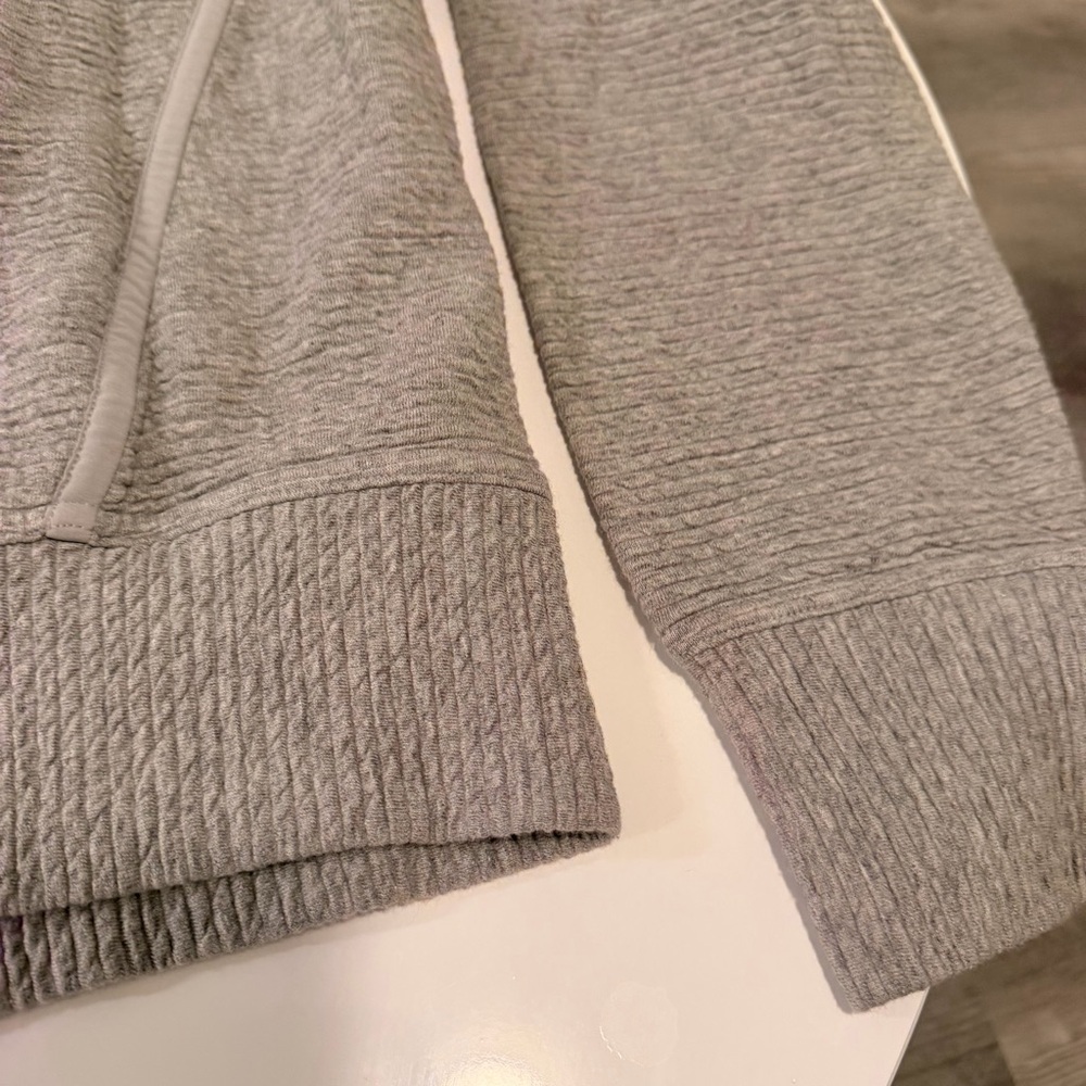 Lululemon Women’s Gray Zip Up Size 8 - Picture 8 of 9